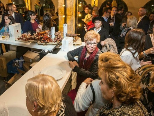 Urbanismo ejecuta el cierre de 'Casino Gourmet' por falta de licencia y medidas de evacuación
