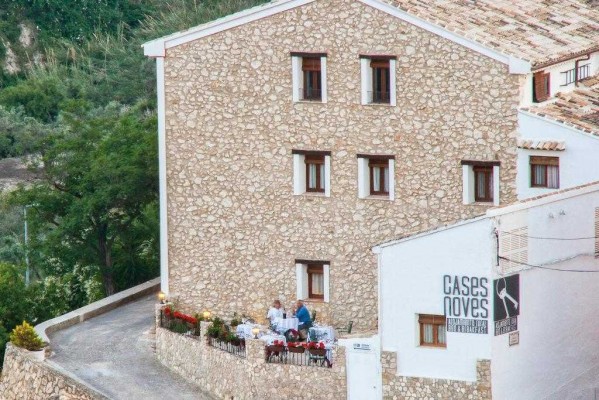 Premian a Cases Noves de Guadalest como el mejor hostal de España 