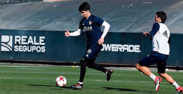 Carlos Soler vuelve a la lista contra el Real Madrid