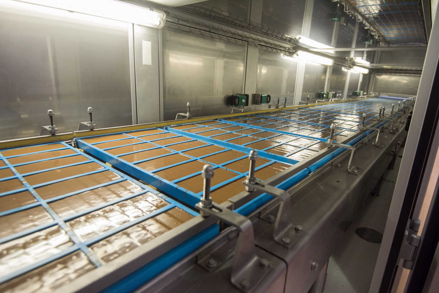 Así es la fábrica de Antiu Xixona por dentro (Fotos: RAFA MOLINA)