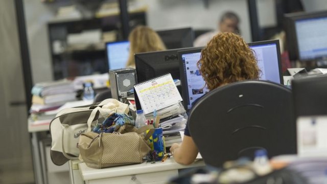 Podem pregunta si Les Corts cumplen su propuesta de acabar con la brecha salarial 