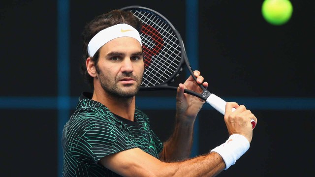 Federer lucha por igualar a Djokovic y sumar el 20 grande