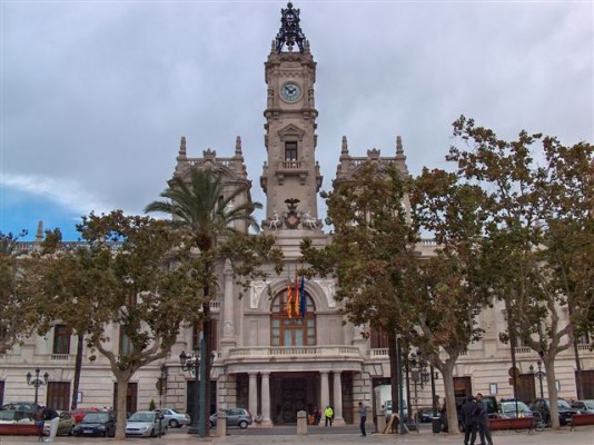 El Ayuntamiento encuestará a su personal para conocer sus demandas