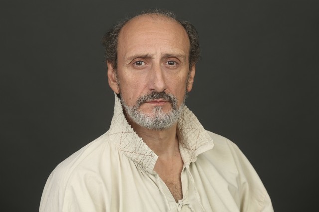 José Luis Gil sostiene un 'Cyrano' conservador 