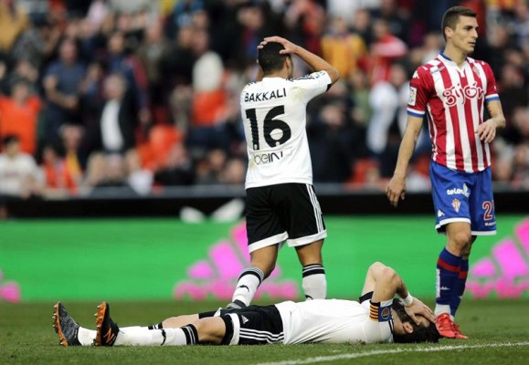 El Valencia pierde ante el Sporting y se acerca peligrosamente a la zona de descenso