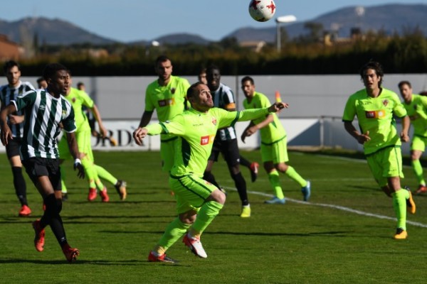 Elche vuelve a perder en el primer partido en el que juegan todos sus refuerzos