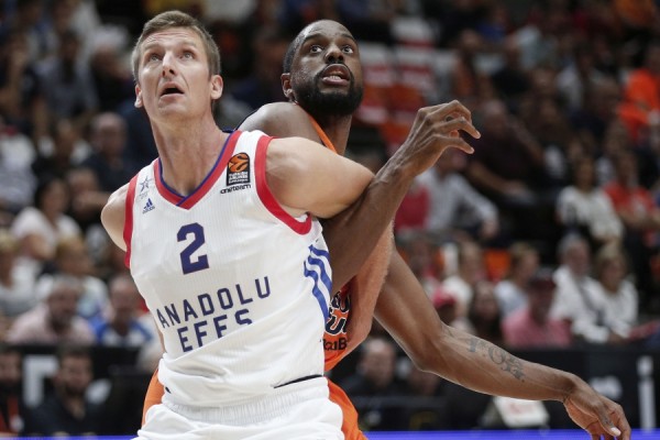 Tercera visita a la pista de un Anadolu Efes muy distinto al de la primera vuelta