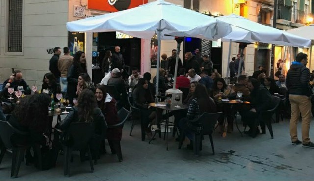 La lucha policial frente a los desmanes del ocio en el Casco Antiguo: 700 infracciones en un año