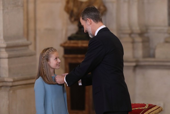 Felipe VI celebra su 50 cumpleaños imponiendo el Toisón de Oro a la Princesa de Asturias