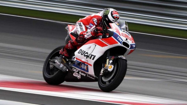 Lorenzo confirma su mejoría con la Ducati y se marcha de Sepang como el más rápido