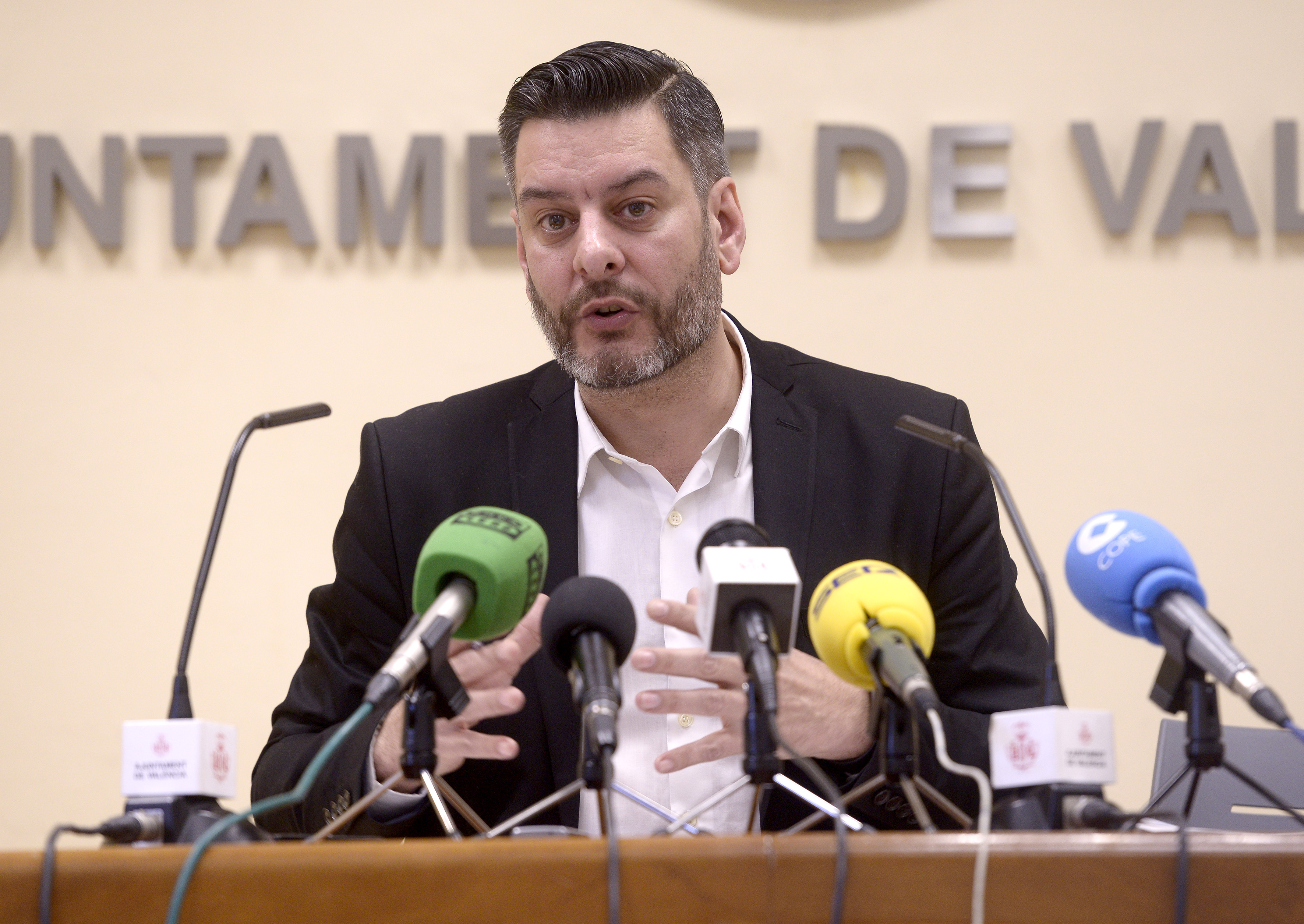 Barómetro: Los valencianos aprueban de nuevo a Ribó, cuya nota baja una décima