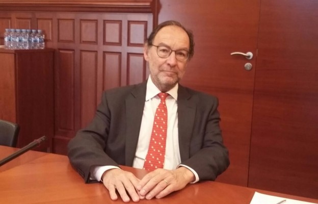 La ley de contratos públicos se preocupaba antes de la libre competencia y ahora protege lo social y ambiental