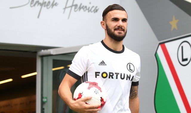 El Levante ficha al delantero albanés Armando Sadiku