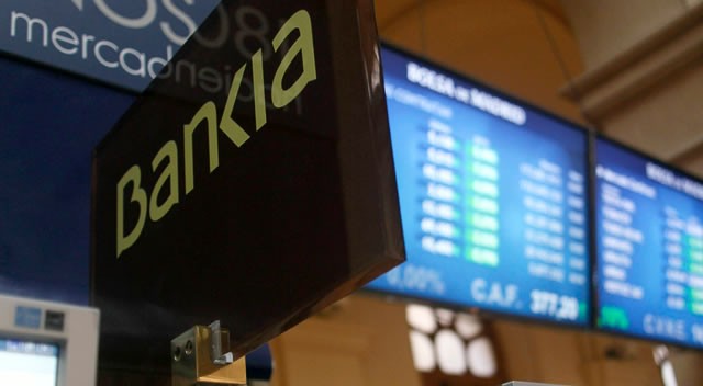 El Ibex 35 cotiza plano a media sesión con Bankia lanzada en bolsa