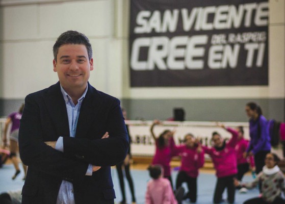 El alcalde de San Vicente refuerza a Lorenzo como edil de Personal tras el abandono de Martínez