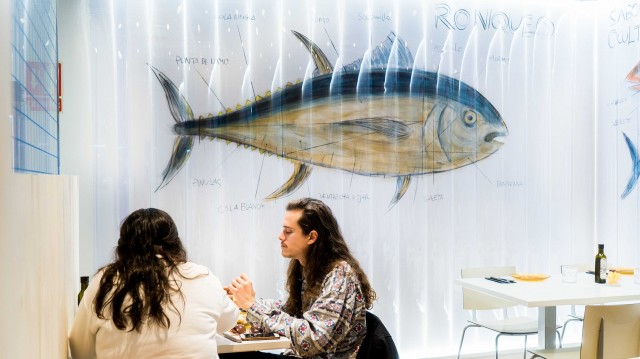 Bar Tonyina se adentra en el viaje marino con su nueva decoración