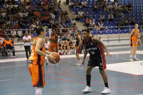 Continúa la lucha por la segunda plaza en la Fonteta
