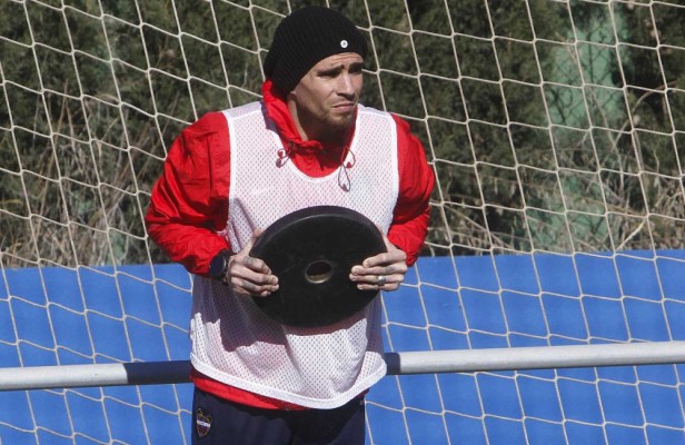 Medjani podría no jugar hasta dentro de dos o tres semanas al no tener el transfer
