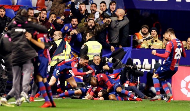 Pazzini debuta con gol y lleva al éxtasis al Ciutat 