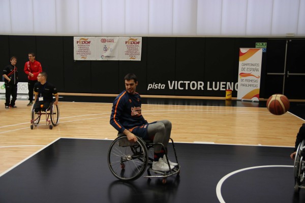 Abalde visita el Campeonato de España escolar de baloncesto en silla de ruedas en l'Alqueria del Basket