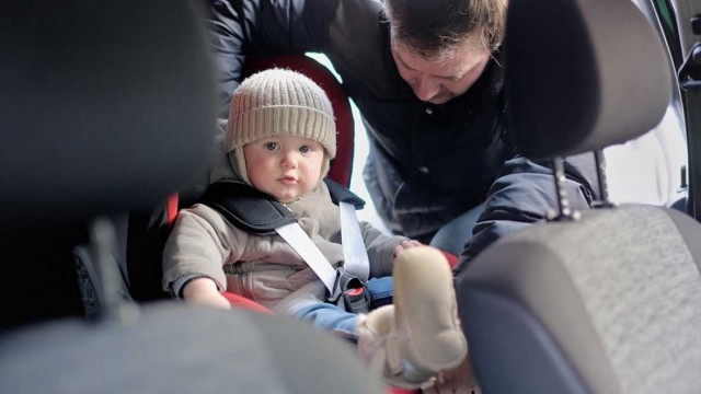 Más de la mitad de los padres ponen en peligro a sus hijos cuando van en coche
