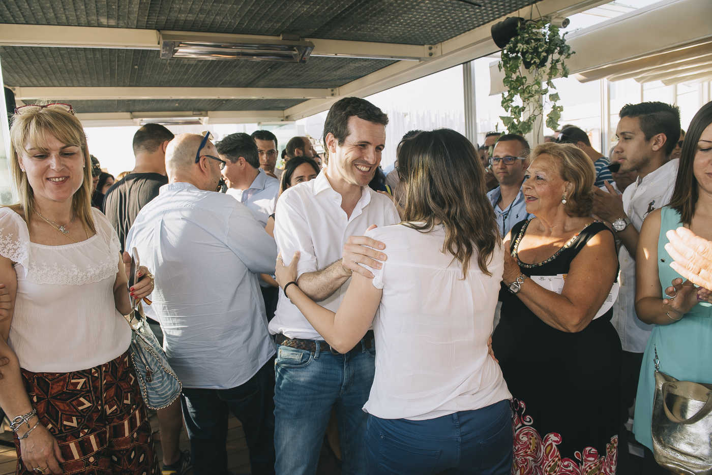 Pablo Casado visita el Ateneo de València en la campaña de primarias (Fotos: KIKE TABERNER)