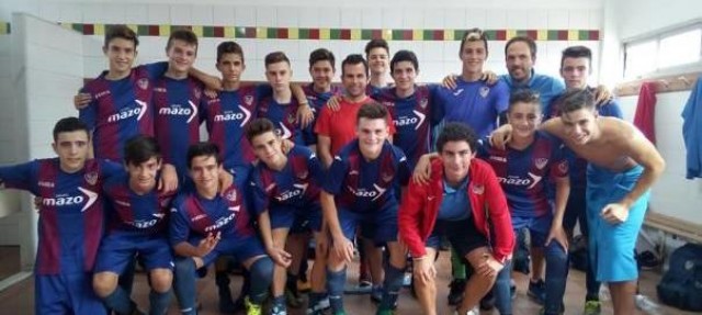 Compañeros del cadete Nacho Barberà en la UD Alzira le homenajearán en su último adiós