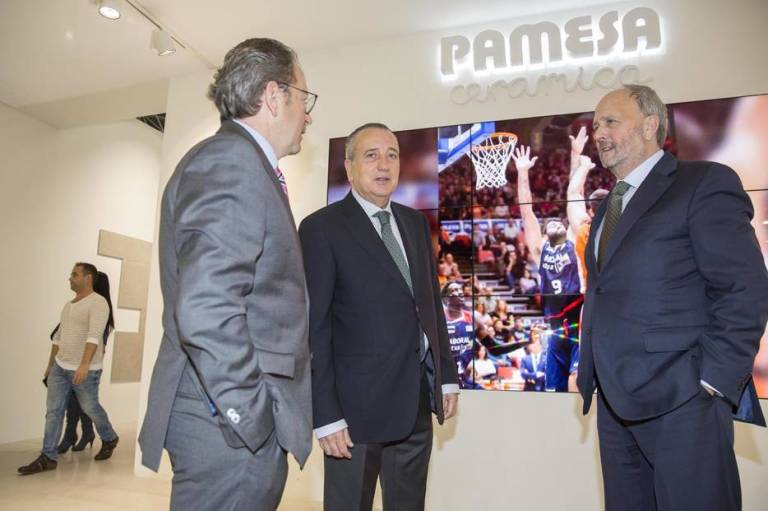 Fernando Roig (en el centro) presidente de Pamesa. Foto: MARGA FERRER - 